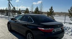 Toyota Camry 2015 года за 7 500 000 тг. в Актобе – фото 3