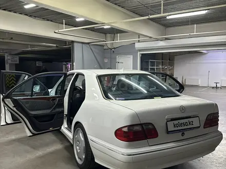 Mercedes-Benz E 320 2000 года за 7 800 000 тг. в Алматы – фото 6