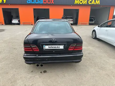 Mercedes-Benz E 280 1997 года за 2 800 000 тг. в Актау – фото 2