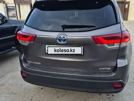 Toyota Highlander 2018 года за 19 000 000 тг. в Астана