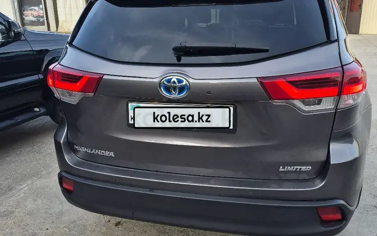 Toyota Highlander 2018 года за 19 000 000 тг. в Астана