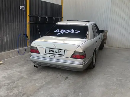 Mercedes-Benz E 280 1994 года за 2 100 000 тг. в Шымкент – фото 2