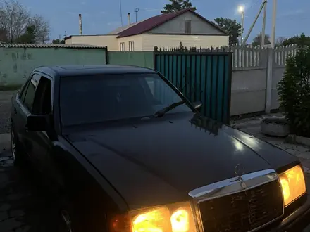 Mercedes-Benz E 230 1989 года за 900 000 тг. в Караганда