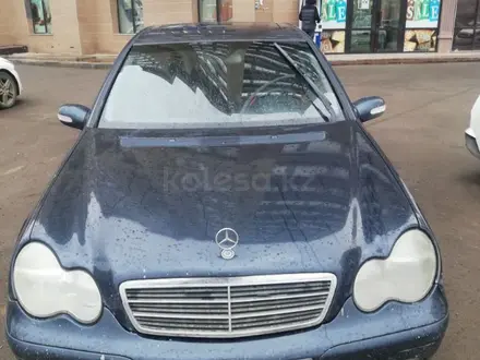 Mercedes-Benz C 200 2001 года за 1 900 000 тг. в Астана