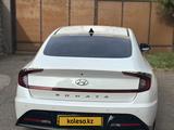 Hyundai Sonata 2022 годаүшін10 500 000 тг. в Алматы – фото 4