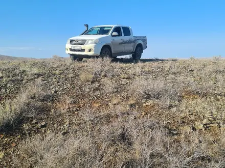 Toyota Hilux 2013 года за 13 200 000 тг. в Актобе – фото 2