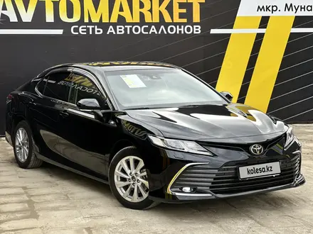 Toyota Camry 2023 года за 15 500 000 тг. в Атырау – фото 2