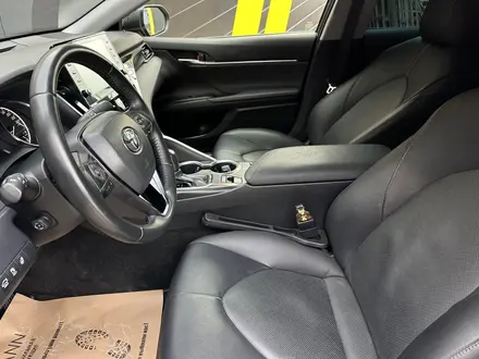 Toyota Camry 2023 года за 15 500 000 тг. в Атырау – фото 11
