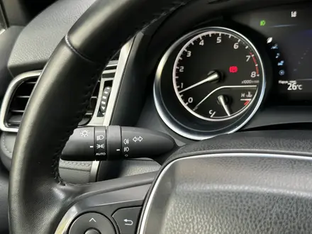Toyota Camry 2023 года за 15 500 000 тг. в Атырау – фото 17