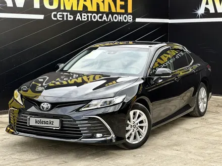 Toyota Camry 2023 года за 15 500 000 тг. в Атырау