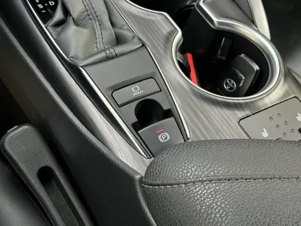 Toyota Camry 2023 года за 15 500 000 тг. в Атырау – фото 23