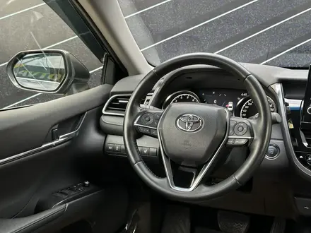 Toyota Camry 2023 года за 15 500 000 тг. в Атырау – фото 6