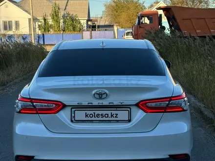 Toyota Camry 2020 года за 16 000 000 тг. в Атырау – фото 8