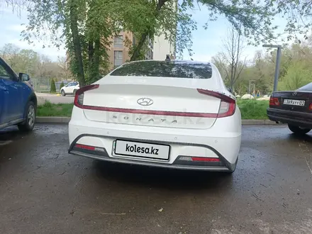 Hyundai Sonata 2022 года за 11 100 000 тг. в Алматы – фото 2