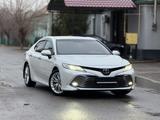 Toyota Camry 2019 года за 14 850 000 тг. в Туркестан – фото 2