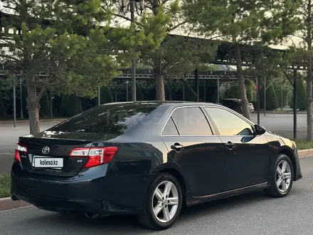 Toyota Camry 2014 года за 8 400 000 тг. в Шымкент – фото 2