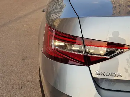 Skoda Superb 2019 года за 12 600 000 тг. в Алматы – фото 18