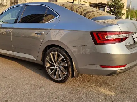 Skoda Superb 2019 года за 12 600 000 тг. в Алматы – фото 21