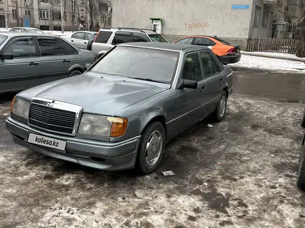 Mercedes-Benz E 230 1990 года за 900 000 тг. в Алматы – фото 3