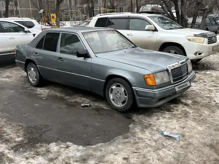 Mercedes-Benz E 230 1990 года за 900 000 тг. в Алматы – фото 2