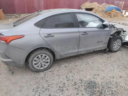 Hyundai Accent 2020 года за 4 000 000 тг. в Атырау – фото 2