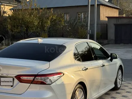 Toyota Camry 2019 года за 13 900 000 тг. в Шымкент – фото 3