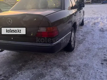 Mercedes-Benz E 220 1989 года за 800 000 тг. в Караганда – фото 5