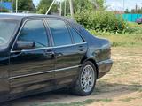 Mercedes-Benz E 320 1996 года за 2 800 000 тг. в Актобе – фото 3
