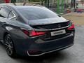 Lexus ES 300h 2022 года за 28 000 000 тг. в Шымкент – фото 5
