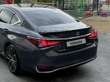Lexus ES 300h 2022 года за 28 500 000 тг. в Шымкент – фото 5