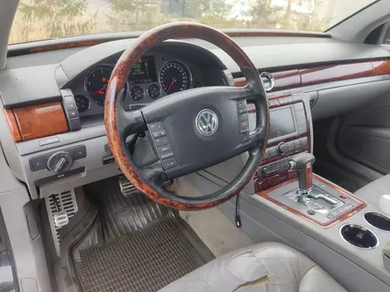 Volkswagen Phaeton 2002 года за 4 500 000 тг. в Актобе – фото 3