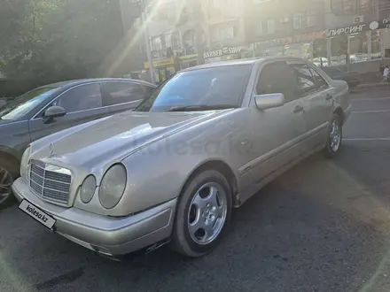 Mercedes-Benz E 230 1997 года за 3 000 000 тг. в Алматы – фото 2