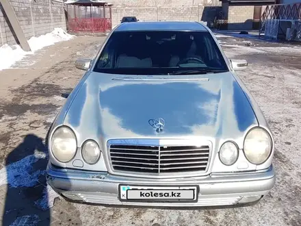 Mercedes-Benz E 200 1997 года за 2 400 000 тг. в Алматы – фото 2