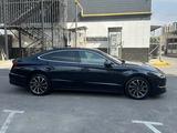 Hyundai Sonata 2022 года за 12 500 000 тг. в Шымкент – фото 2