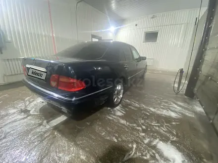 Mercedes-Benz E 230 1996 года за 2 000 000 тг. в Макинск – фото 3