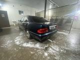 Mercedes-Benz E 230 1996 годаүшін2 000 000 тг. в Макинск – фото 4