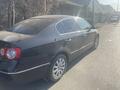 Volkswagen Passat 2006 годаfor2 800 000 тг. в Алматы – фото 3