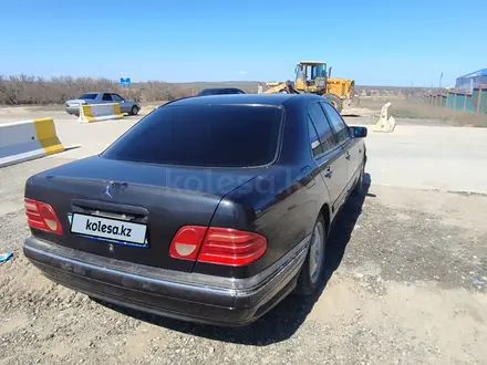 Mercedes-Benz E 320 1997 года за 2 800 000 тг. в Талдыкорган – фото 4