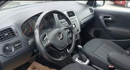 Volkswagen Polo 2019 года за 7 800 000 тг. в Астана – фото 2