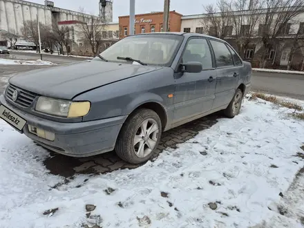 Volkswagen Passat 1995 года за 1 450 000 тг. в Актобе – фото 2