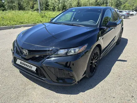 Toyota Camry 2022 года за 13 000 000 тг. в Усть-Каменогорск – фото 2