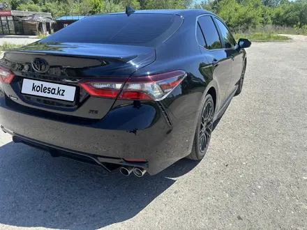 Toyota Camry 2022 года за 13 000 000 тг. в Усть-Каменогорск – фото 5