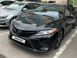 Toyota Camry 2018 года за 11 500 000 тг. в Алматы