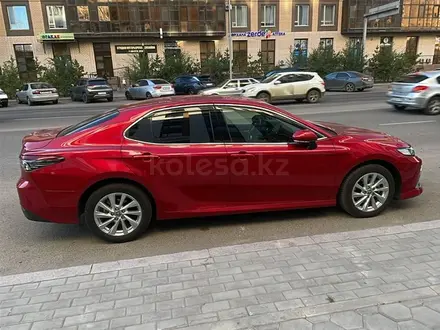 Toyota Camry 2023 года за 17 500 000 тг. в Астана – фото 4