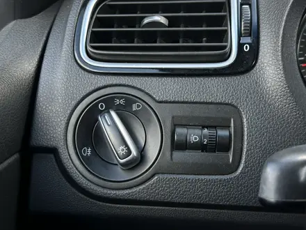 Volkswagen Polo 2017 года за 5 100 000 тг. в Актобе – фото 15
