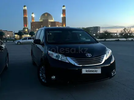 Toyota Sienna 2017 года за 16 000 000 тг. в Семей