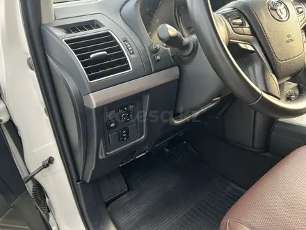 Toyota Land Cruiser Prado 2018 года за 22 650 000 тг. в Алматы – фото 15