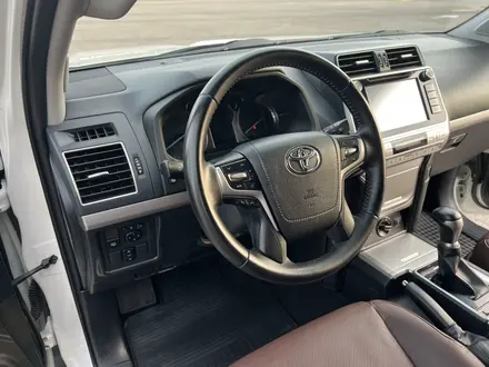 Toyota Land Cruiser Prado 2018 года за 22 650 000 тг. в Алматы – фото 16
