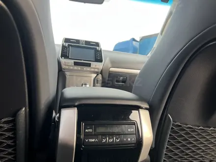 Toyota Land Cruiser Prado 2018 года за 22 650 000 тг. в Алматы – фото 31