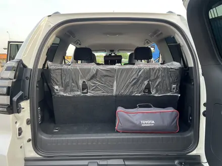 Toyota Land Cruiser Prado 2018 года за 22 650 000 тг. в Алматы – фото 34